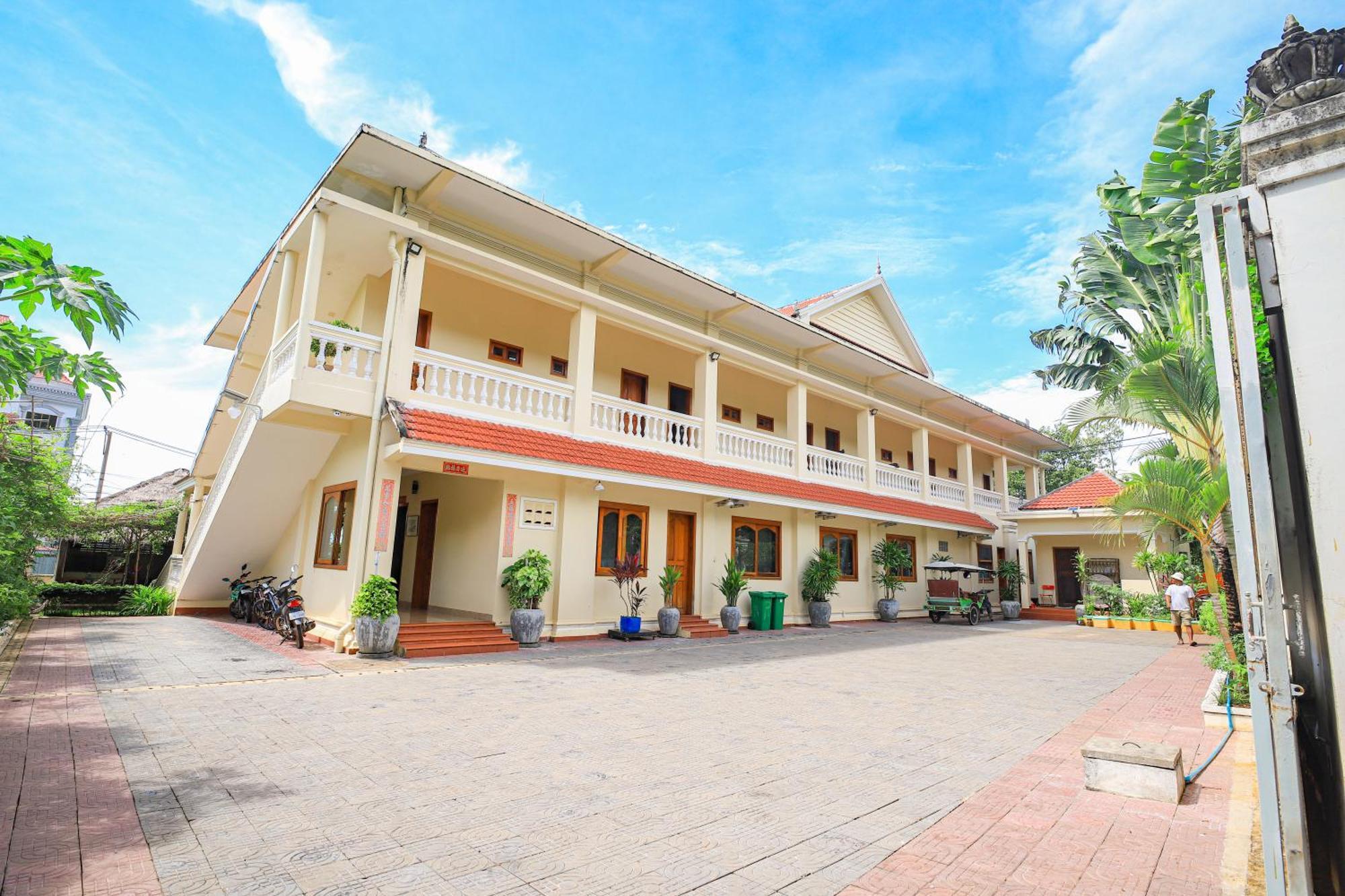 Riviera Hotel & Resort Kep Exterior photo